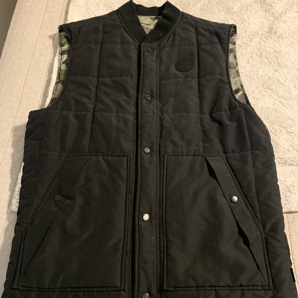 Nixon Mens reversible vest
